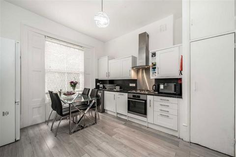 3 bedroom flat for sale, Loughborough Road, London SW9