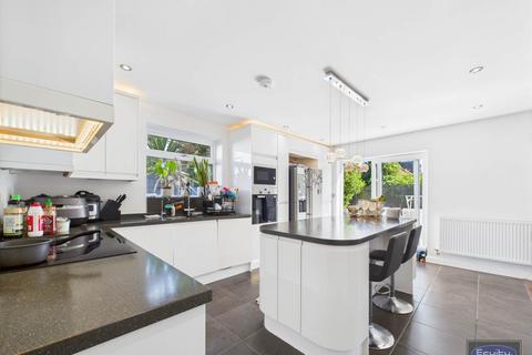 4 bedroom detached house to rent, Red House Lane, Bexleyheath, Kent