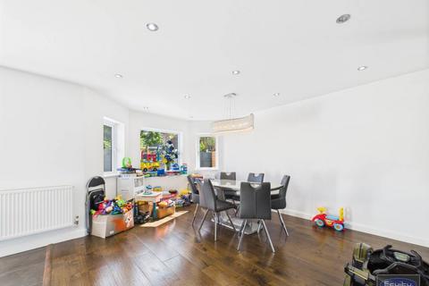 4 bedroom detached house to rent, Red House Lane, Bexleyheath, Kent
