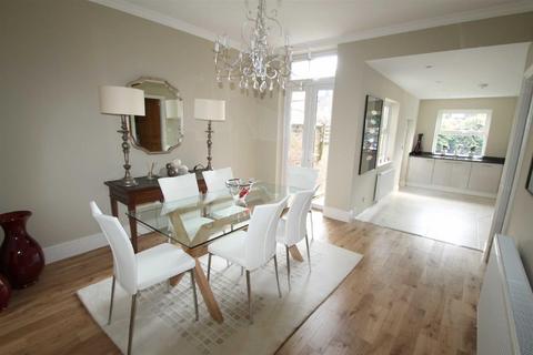 undefined, Hawthorn Road, Hale