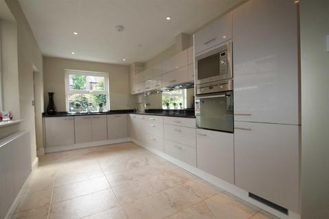 undefined, Hawthorn Road, Hale