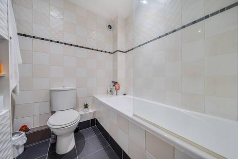 Flat 2, Redwood House, 30 Thornton Road, Thornton Heath, CR7 6BA
