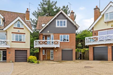 Superb Three Storey Riverside Home in Wroxham