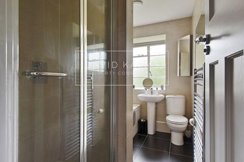 35 Denison Close, London, N2 0JT