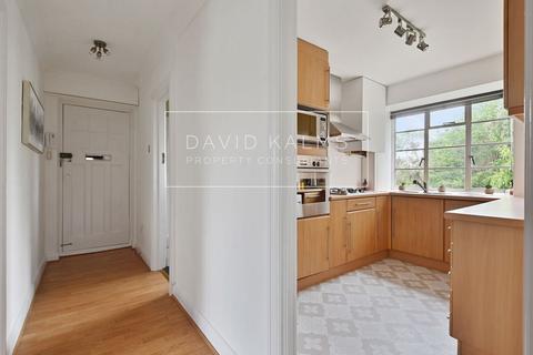 35 Denison Close, London, N2 0JT