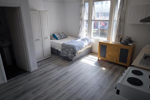 Studio to rent, TO LET STUDIO FLAT ALL BILLS INCLUDED