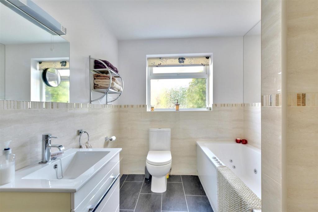 Bathroom  (3).jpeg