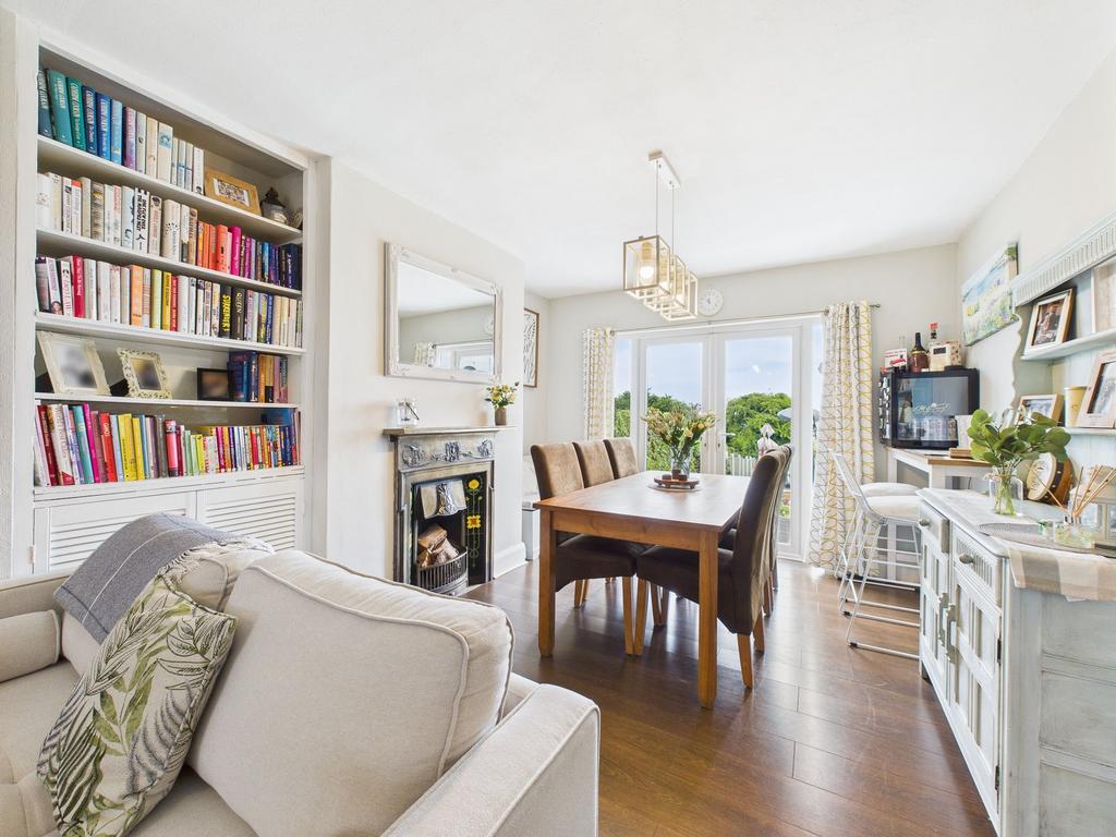 Lounge/Dining Room