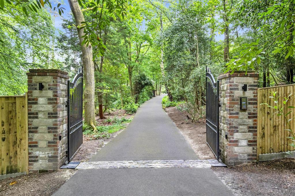 Gate .jpg