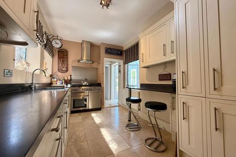 4 bedroom detached house for sale, London Road, Sittingbourne ME10