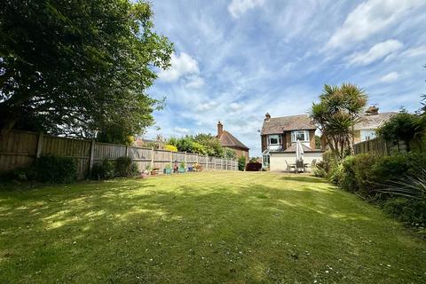 4 bedroom detached house for sale, London Road, Sittingbourne ME10