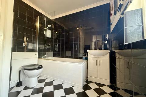 4 bedroom detached house for sale, London Road, Sittingbourne ME10