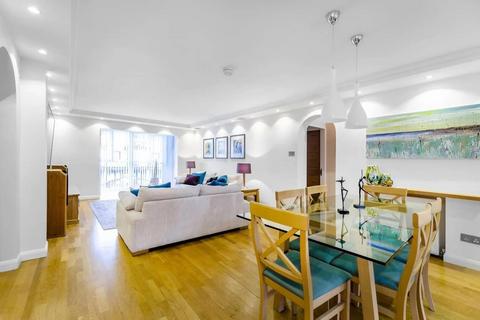 32 Lancaster Drive, London, E14 9PT