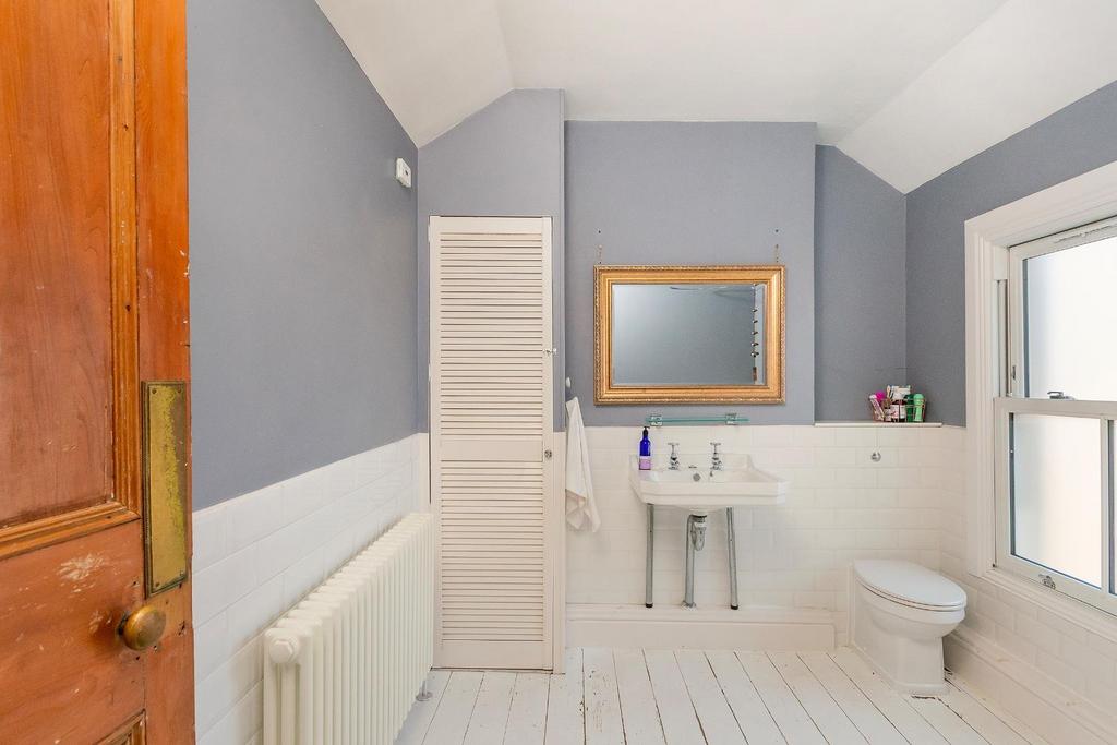 2 O1 RSG - Bathroom B.jpg