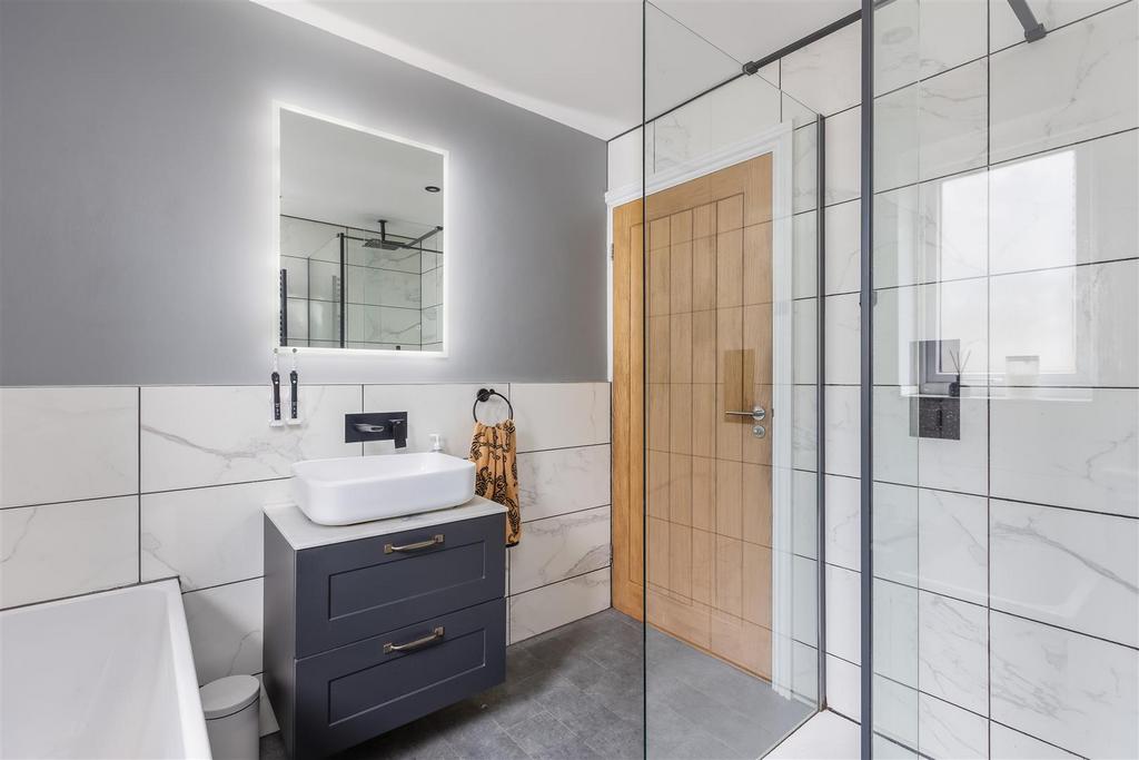 Springfield Lane 15 Bathroom-2.jpg