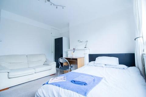 2 bedroom ground floor flat to rent, Culver House, Princeton Street, London WC1R