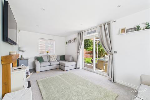 14a Hayes Road, Deanshanger, Milton Keynes, MK19 6HW