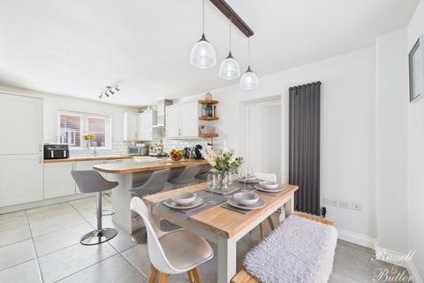 14a Hayes Road, Deanshanger, Milton Keynes, MK19 6HW