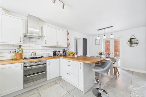 14a Hayes Road, Deanshanger, Milton Keynes, MK19 6HW