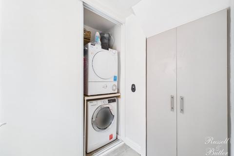 14a Hayes Road, Deanshanger, Milton Keynes, MK19 6HW