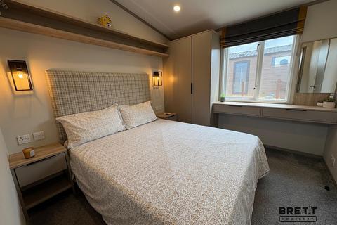 2 bedroom mobile home for sale, Little Haven Retreat, Hasguard Cross, Little Haven , Haverfordwest, Pembrokeshire. SA62 3SJ