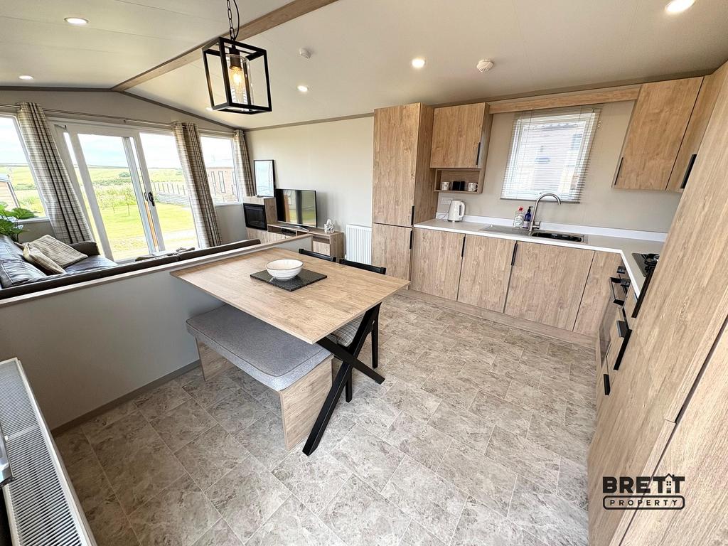 Kitchen/Breakfast Area