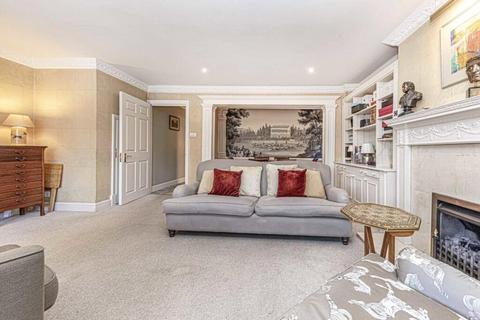 2 bedroom apartment to rent, Clarence Street, Surrey