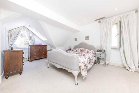 2 bedroom apartment to rent, Clarence Street, Surrey