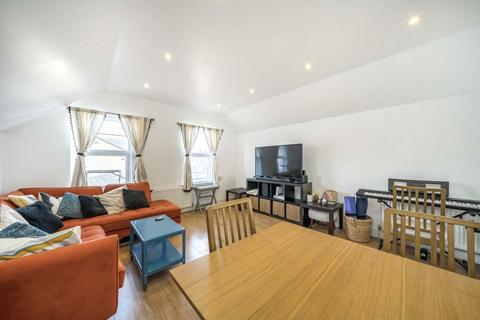 3 bedroom flat for sale, Tooting High Street, London SW17