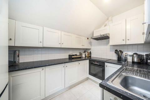 3 bedroom flat for sale, Tooting High Street, London SW17