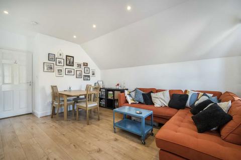 3 bedroom flat for sale, Tooting High Street, London SW17