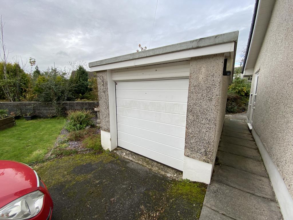 Detached garage