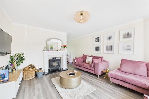 32 Ashworth Close, Newark, NG24 2LJ