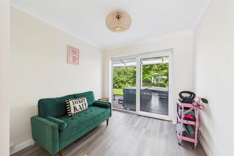 32 Ashworth Close, Newark, NG24 2LJ