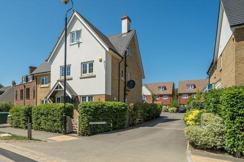 4 bedroom semi-detached house for sale, London Road, Surrey GU26