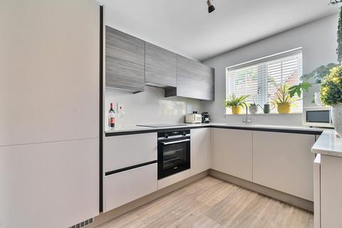 4 bedroom semi-detached house for sale, London Road, Surrey GU26