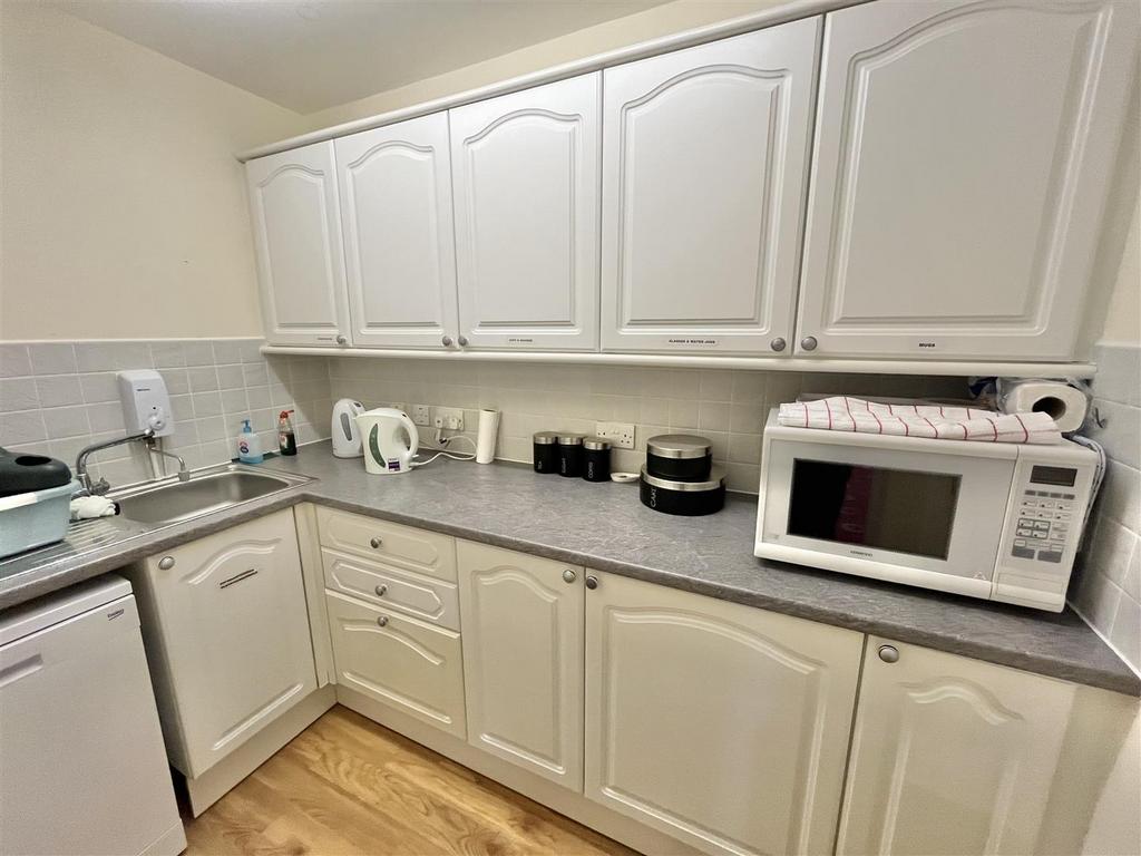 Main Reception, Residents Lounge/Kitchen & Laundry