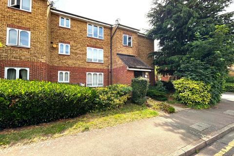 Studio to rent, Frazer Close, Romford