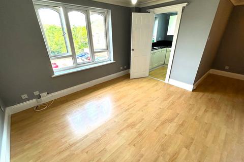 Studio to rent, Frazer Close, Romford