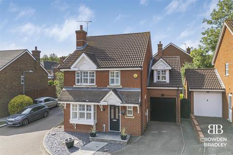 4 bedroom detached house for sale, Hoveton Way, Hainault