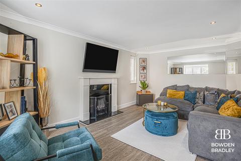 4 bedroom detached house for sale, Hoveton Way, Hainault