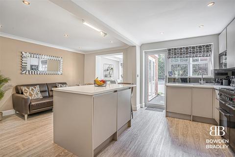 4 bedroom detached house for sale, Hoveton Way, Hainault