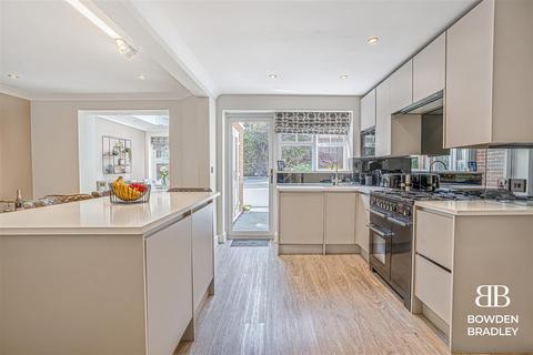 4 bedroom detached house for sale, Hoveton Way, Hainault