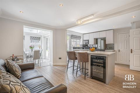 4 bedroom detached house for sale, Hoveton Way, Hainault
