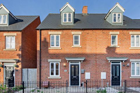 4 bedroom semi-detached house for sale, Whitelands Way, Bicester OX26