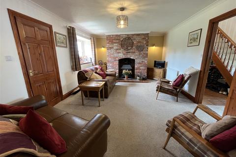 5 bedroom detached house for sale, Long Row, Tibenham