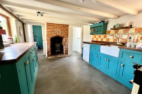 3 bedroom detached house for sale, Bunwell Street, Bunwell