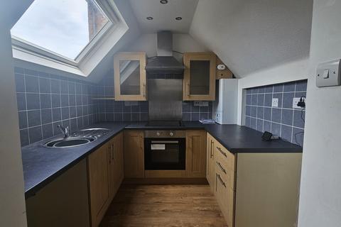 2 bedroom duplex to rent, Lorne Road, Prenton,