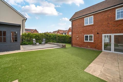 4 bedroom detached house for sale, Walnut Tree Way, Meppershall, Shefford, SG17