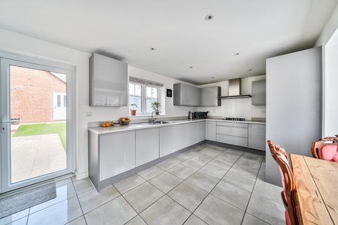 4 bedroom detached house for sale, Walnut Tree Way, Meppershall, Shefford, SG17